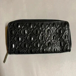 Woman’s zip up wallet black XOXO